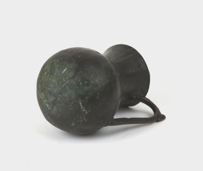 null Bronze vase with handle.Orient.Premiers millennia.H :19cm.