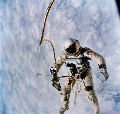 Nasa. LARGE FORMAT. Historic spacewalk of...