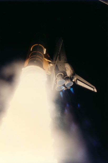 null Nasa. Décollage de nuit de la navette spatiale Endeavour le 22 janvier 1998.Tirage...
