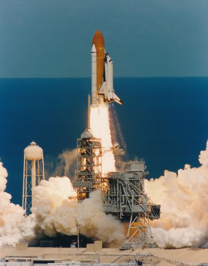 null Nasa. Superbe décollage de la navette spatiale Columbia (Mission STS-83) depuis...