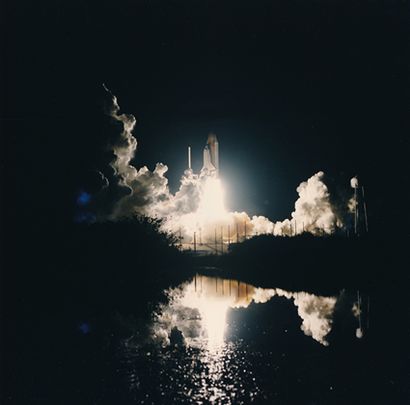 null NASA. Magnifique tableau photographique du décollage de nuit de la navette spatiale...