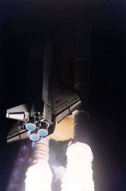 null Nasa. Navette spatiale Endeavour (Mission STS-88). Décollage historique de la...