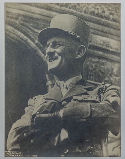 null WW2. LA LIBÉRATION DIVERS. 10 PIÈCES : Photo du Général LECLERC, par Harcourt,...