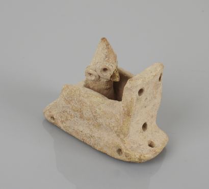 null Rare Hittite chariot broken and glued, missing the wheels inside. 8X7cm.III-IIth...