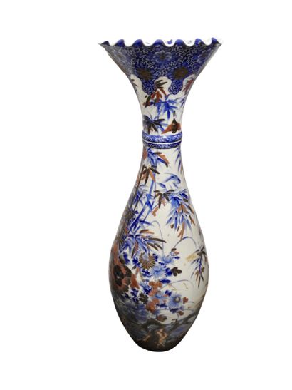 null 
Large tulip-shaped vase with imari decoration.Japan.19th century.




H : about...