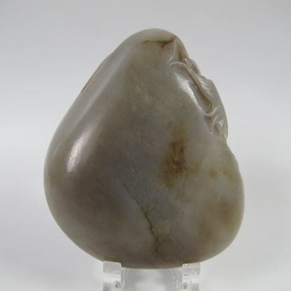 null Rock of Lettré in jade. Translucent light gray nephrite. H 7cm. Crane, Lohan,...