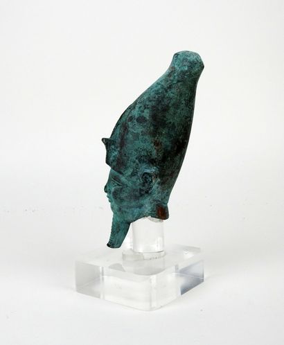null Important head of a pharaoh with a false beard and uraeus

Bronze with green...