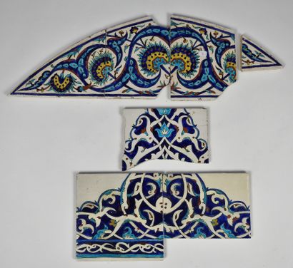 null 
Polychrome ceramic tiles from Kuthaya

Circa 18th century

54 x 21 cm, 40 x...