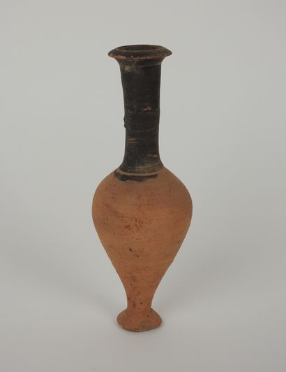 null Balsamaire with terracotta pedestal.black slip neck and lip.Great Greece.

Circa...