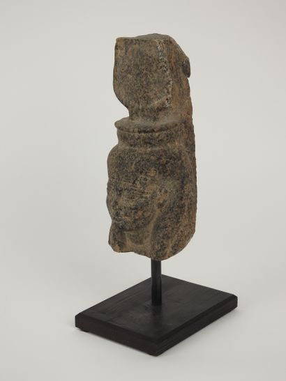 null Head of the Goddess Isis Hathor in carved stone

granitic style in the canons...
