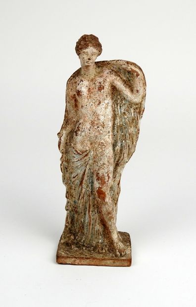 null Tanagrean statuette representing Venus emerging from the waters, in a drapery...