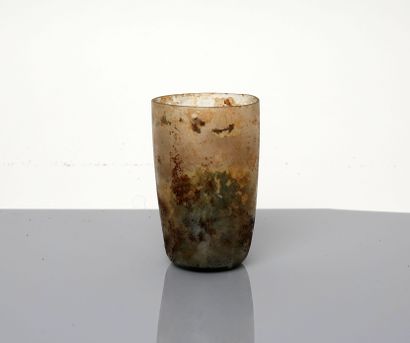 null Goblet with beautiful iridescence

Glass 8.5 cm

Roman period