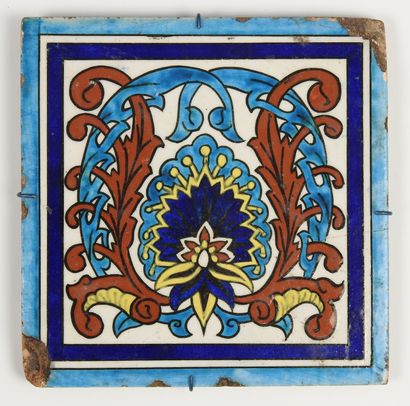 null Kutahya tile.20th century.1727ral central medallion and arabesque decoration.

Polychrome...