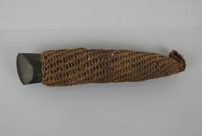 null Axe amulet.West Papua.Stone and basketry. Ancient cannibals.L :17,5cm.
