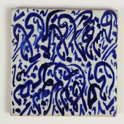 null Tile with blue Islamic inscriptions on white background, circa 18th c.

14,5X14...