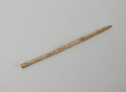 null Antique altered bone pin. "Eyzies".

Former Colliez collection.

 L :7,5cm.