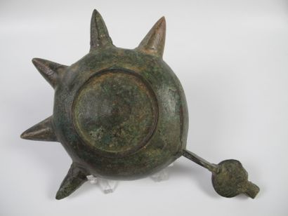 null Oil lamp in bronze with five spouts. L 21cm. Byzantine art. 500 - 700 AD.