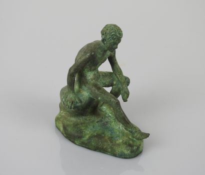 null Mercure nu assis sur un rocher d’après le sculpteur grec antique Lysippe.Bronze.

Style...