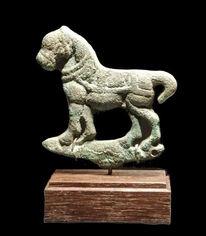 null Harnessed horse in bronze, Roman period, 1st-3rd century AD, height 7.5cm.