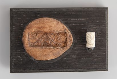 null Cylinder seal with chtonian animals: scorpion, millipede or scolopendre.

Bronze...