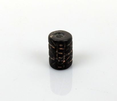 null Cylinder seal with geometric patterns

Black stone 1.8 cm

Near East 4th-3rd...