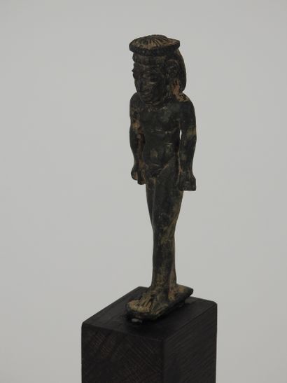 null Walking figure.Bronze. 1st millennium B.C. H : about 8 cm.