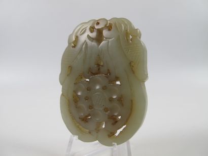 null Two jades, butterfly and two phoenix pendant. Nephrite celadon. L 8 and 6 cm....