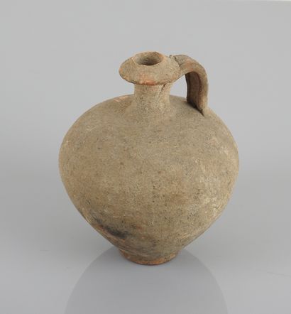 null Vase with handle.terracotta.Roman period.II-IIIès AD.H :17cm.