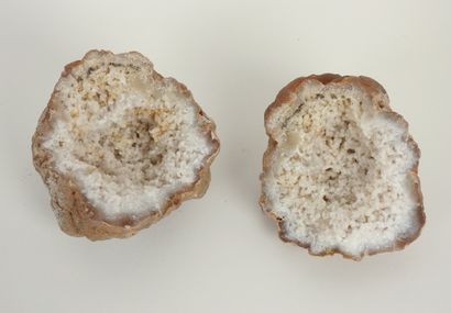Géode de quartz blanc.Atlas.D env 10cm.