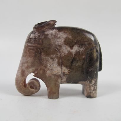 null Statuette of stylized elephant in jade. Beige nephrite with patina, wear. L...