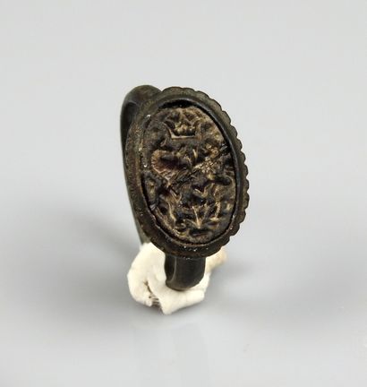 null Superb seal ring with intaglio decoration representing two horses face to face...