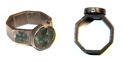 null Silver ring with octagonal shape with incised decoration of crosses inlaid with...
