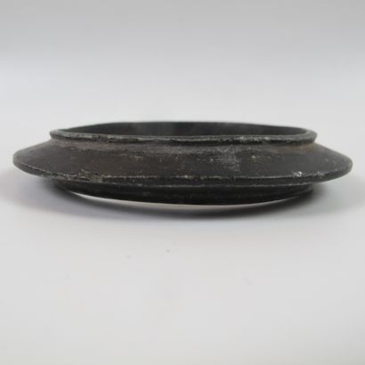null Yabi disc with central collar. Chlorite. D 9.5cm. In the state (small lack to...
