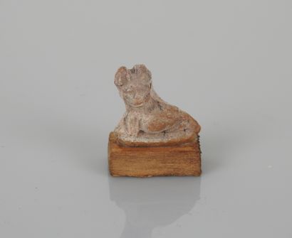 null Amulet.Cat.style.Low Period.frit.Lenv 2cm.

In the state. 

Prov :Collection...
