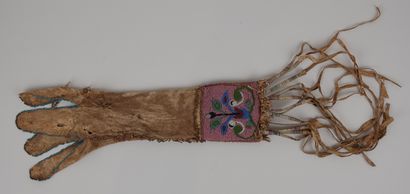 null Glove.leather,beads and metal decorated with symbolic animals.USA.

Plains Indians.small...