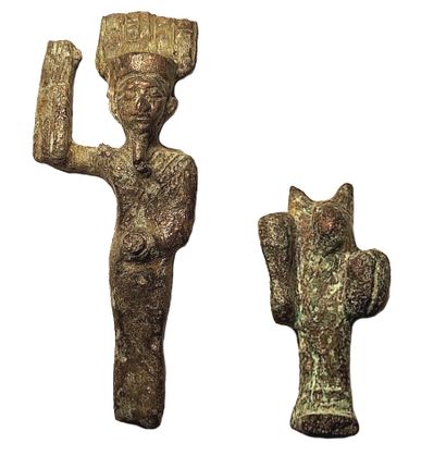 Deux divinités amulettes en bronze.Manques...