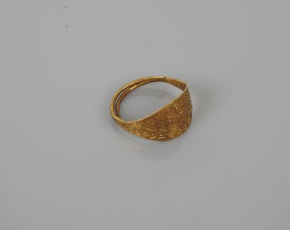 null 
A very beautiful Viking ring in gold, decorated with geometric patterns.




Probably...