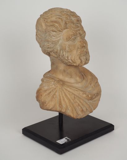 null Roman bearded bust.

Probably of Julian the Apostate. H : 35 cm.

Small missing...