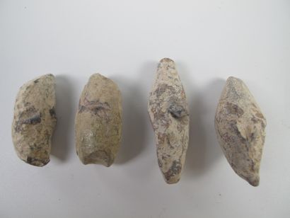 null Four large olive slingshot balls. Lead. L 5 to 4cm. Approx. 240g. Roman period...