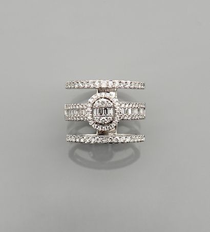 null Ring in white gold, 750 MM, formed by two strands of diamonds enclosing a ring...