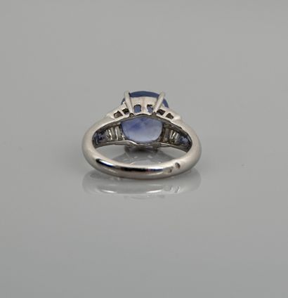 null Ring in white gold, 750 MM, centered on a sapphire weighing 4.56 carat accompanied...