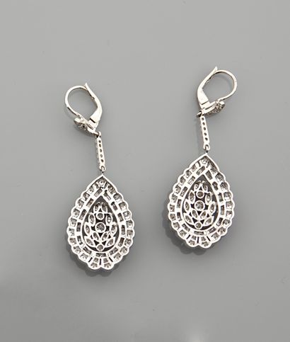 null Earrings in white gold, 750 MM, set with diamonds bearing a piriform motif covered...