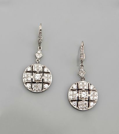 null Earrings drawing a round lozenge in white gold, 750 MM, covered with diamonds...