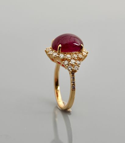 null Pink gold ring, 750 MM, set with a cabochon-cut ruby weighing 6.52 carats surrounded...