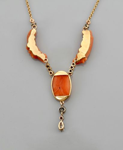 null Yellow gold necklace, 750 MM, centered on two elements of carved coral and lines...