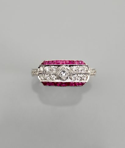 null Ring drawing a rectangular tray in white gold, 750 MM, decorated with rubies...
