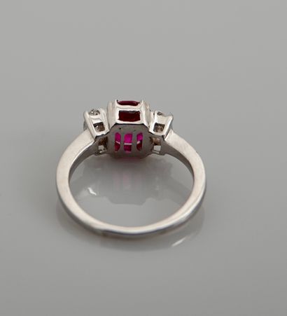 null Ring in white gold, 750 MM, centered with a synthetic pink stone supported by...