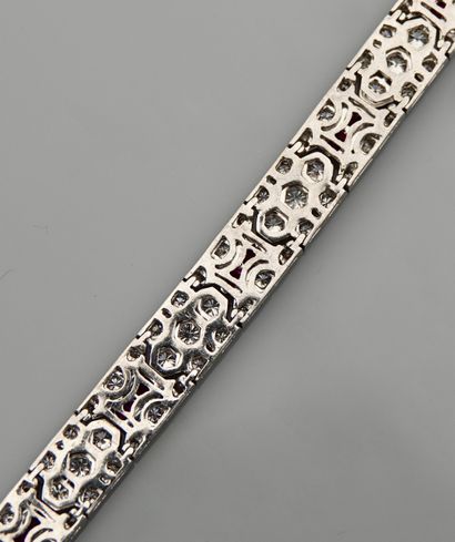 null Articulated bracelet in white gold, 750 MM, formed of sections covered with...