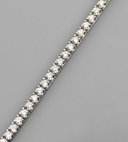 null Flexible line bracelet in gold, 750 MM, highlighted with 90 diamonds totaling...