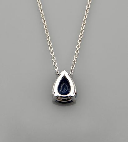 null Chain and pendant in white gold, 750 MM, adorned with a pear-cut sapphire weighing...